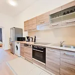 Tolstov - 1 Or 4 - 15 Min To Messe Dus - 10 Min Old Town Dus Appartement *