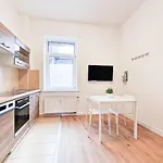 Tolstov - 1 Or 4 - 15 Min To Messe Dus - 10 Min Old Town Dus Appartement *