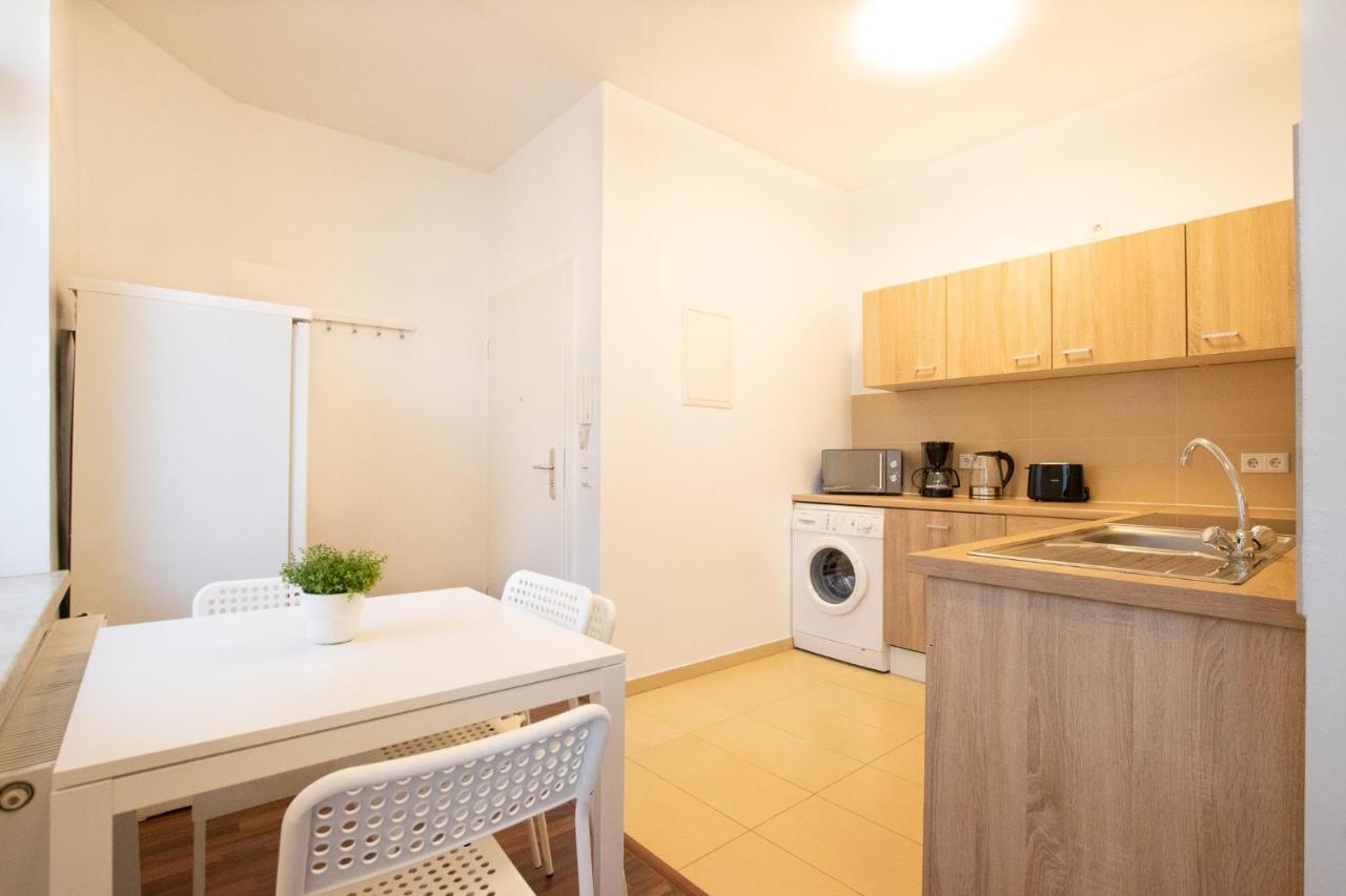 Tolstov - 1 Or 4 - 15 Min To Messe Dus - 10 Min Old Town Dus Apartment