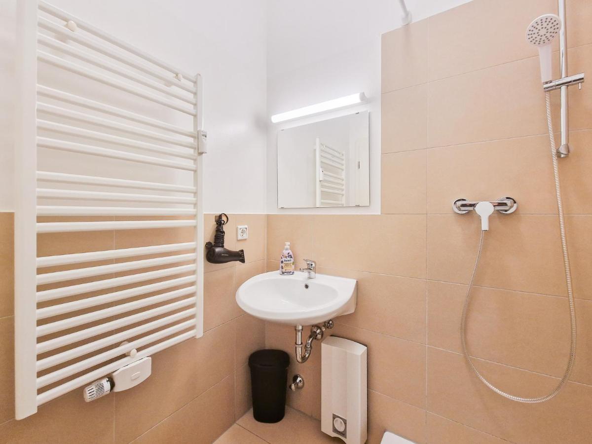 Tolstov - 1 Or 4 - 15 Min To Messe Dus - 10 Min Old Town Dus Apartment *