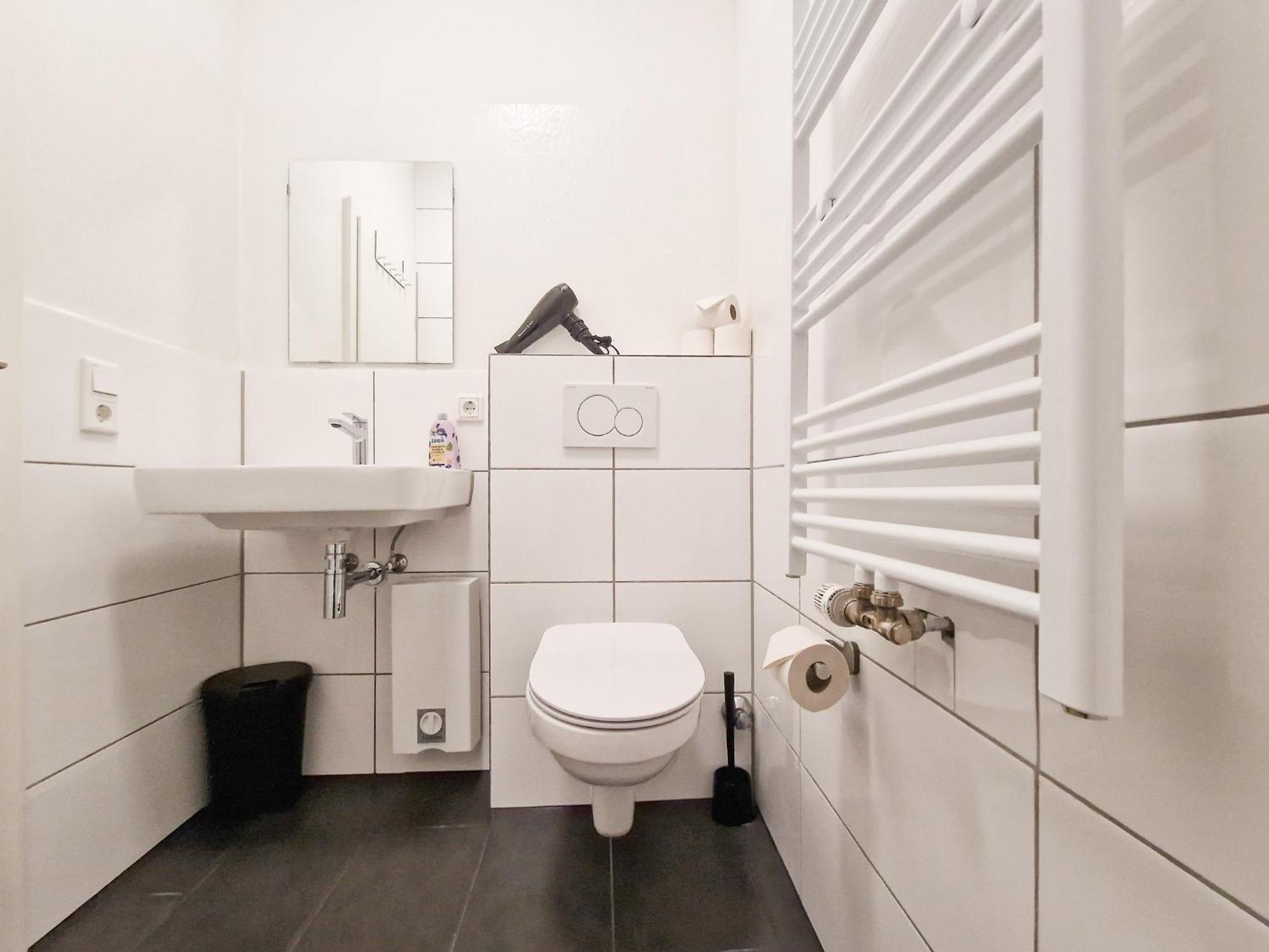 Tolstov - 1 Or 4 - 15 Min To Messe Dus - 10 Min Old Town Dus Apartment *