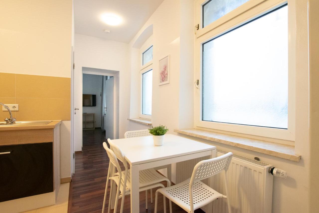 Tolstov - 1 Or 4 - 15 Min To Messe Dus - 10 Min Old Town Dus