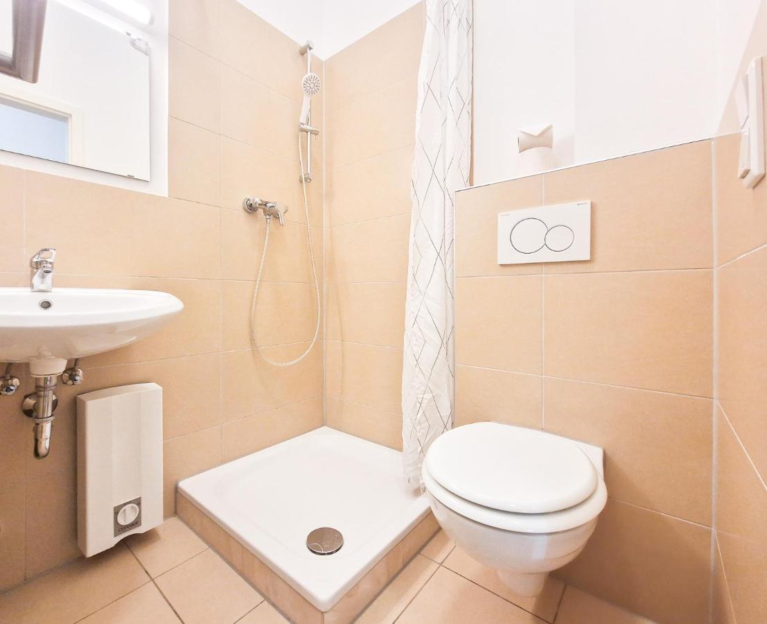 Tolstov - 1 Or 4 - 15 Min To Messe Dus - 10 Min Old Town Dus