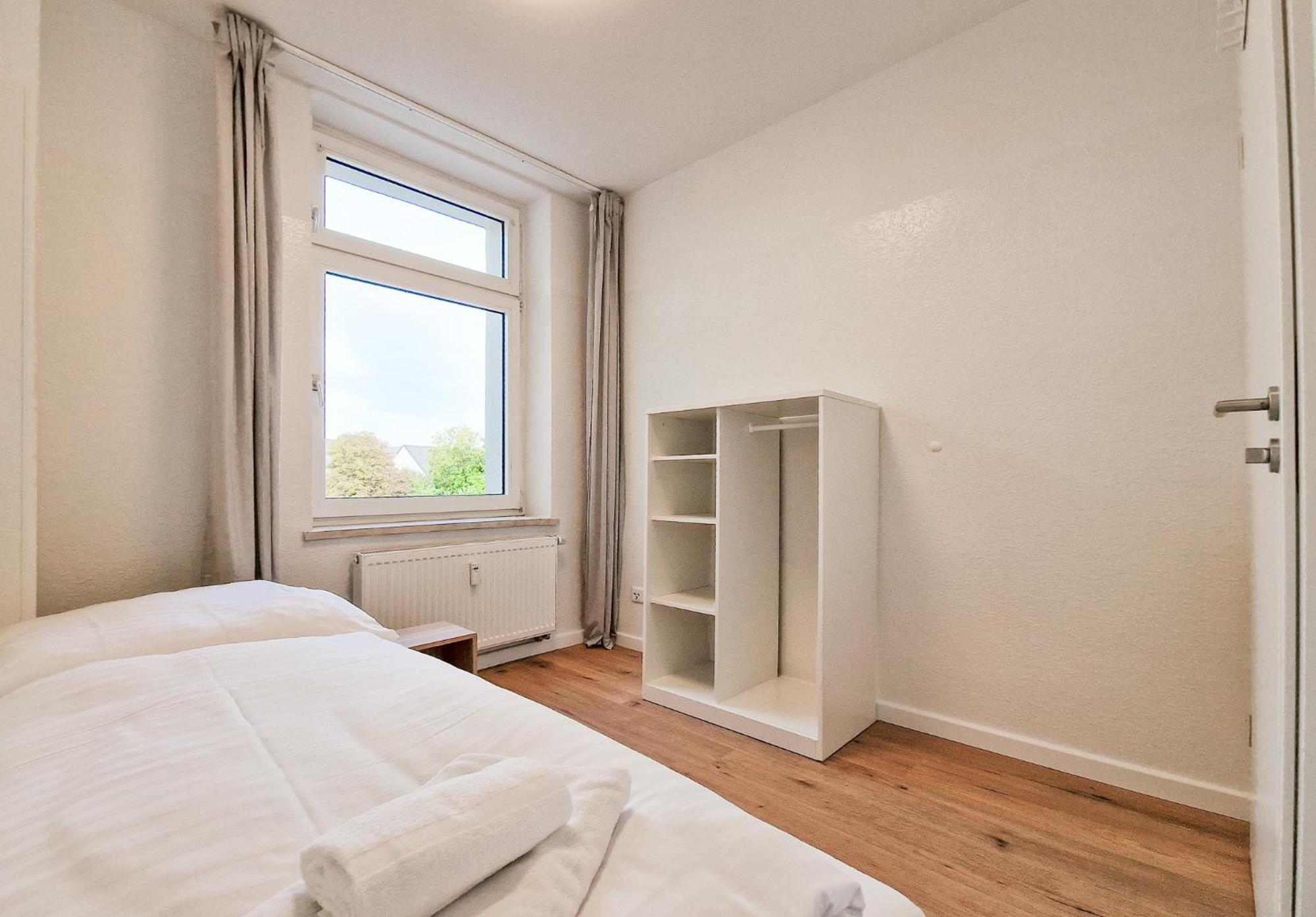 Apartment Tolstov - 1 Or 4 - 15 Min To Messe Dus - 10 Min Old Town Dus